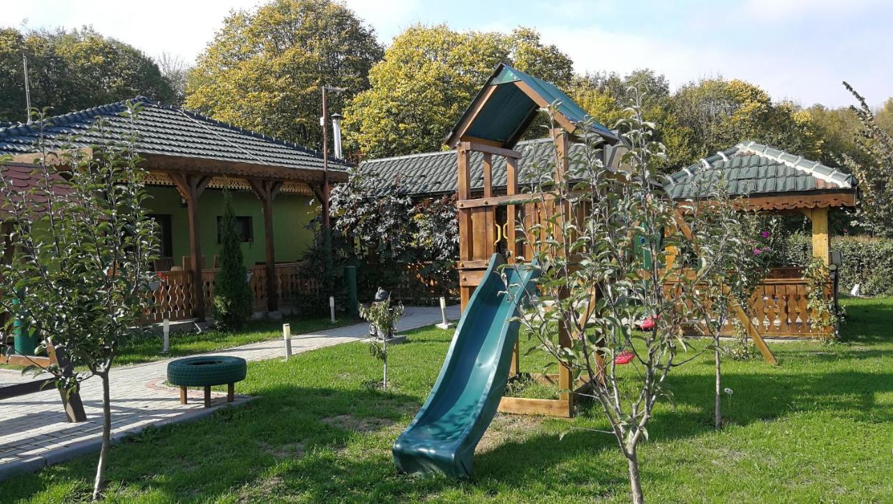 Agropensiunea Valea Fagilor Luncavita Kültér fotó