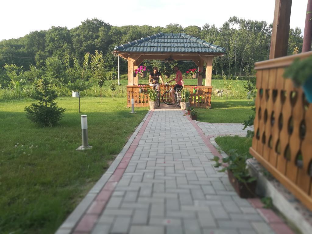 Agropensiunea Valea Fagilor Luncavita Kültér fotó