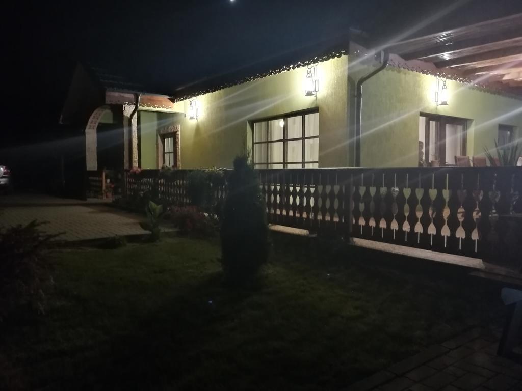 Agropensiunea Valea Fagilor Luncavita Kültér fotó