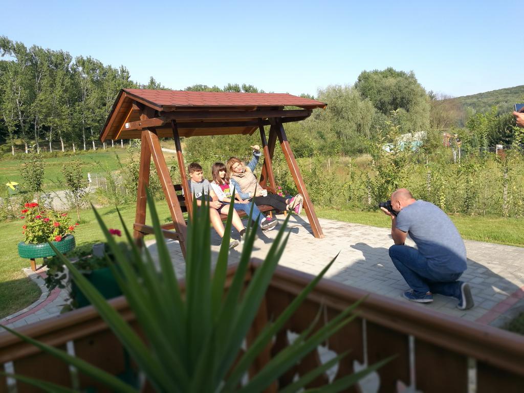 Agropensiunea Valea Fagilor Luncavita Kültér fotó