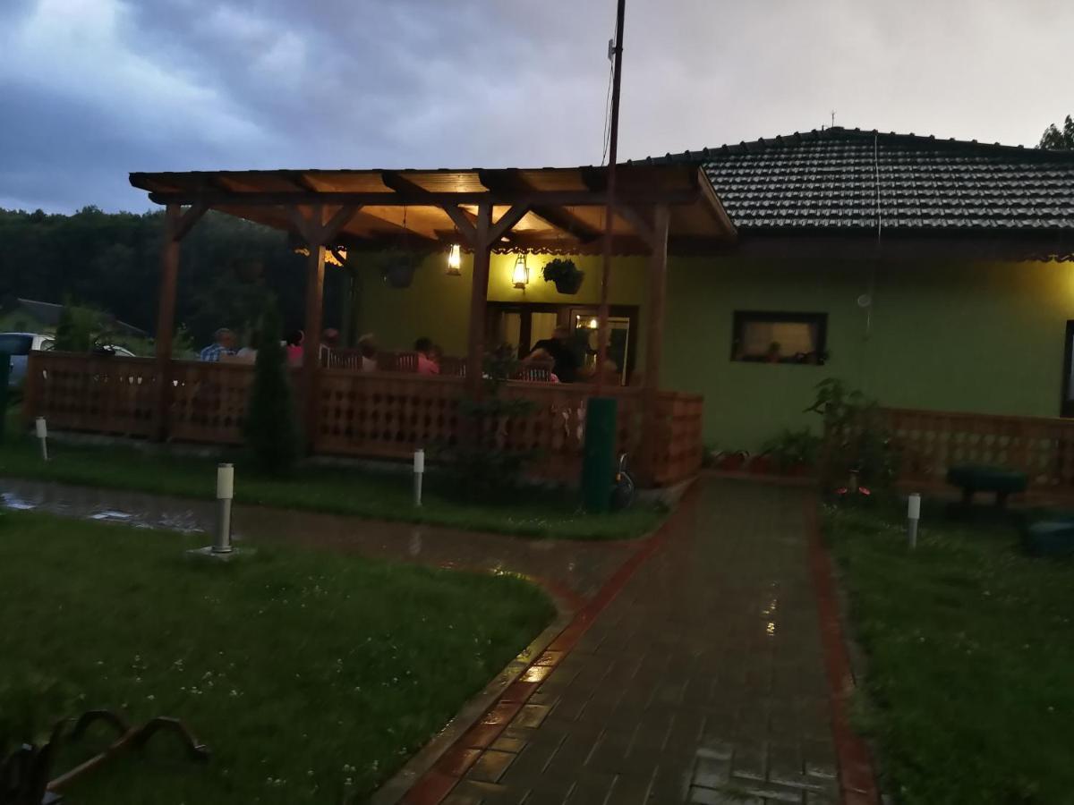 Agropensiunea Valea Fagilor Luncavita Kültér fotó